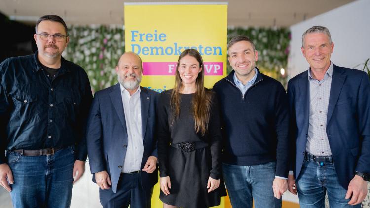 (v.l.n.r.: Ruben Hühnerbein, Stephan Seiter MdB, Rebecca Schumacher, Konstantin Kuhle MdB und Jochen Haußmann MdL)